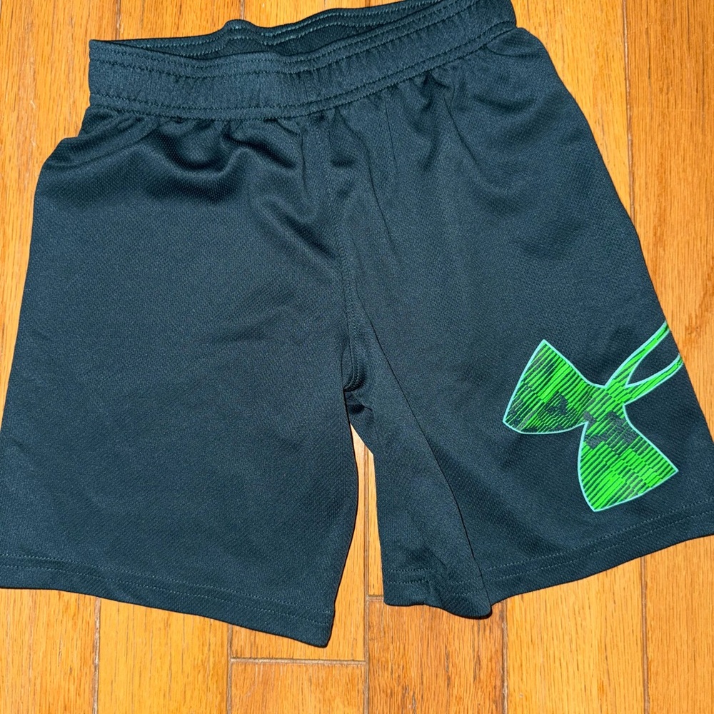Under Armour boys Green Shorts